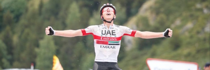 Pogacar celebra su primera victoria en una grande. (GARA)