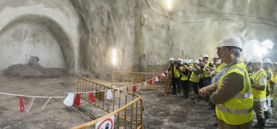 Olano y demás, esperando a que se ejecute el cale. Olano y demás, esperando a que se ejecute el cale.