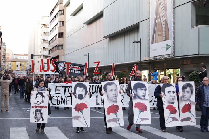 Manifestación en Gasteiz por la víctimas del 3 de marzo de 1976. (Endika PORTILLO / FOKU)