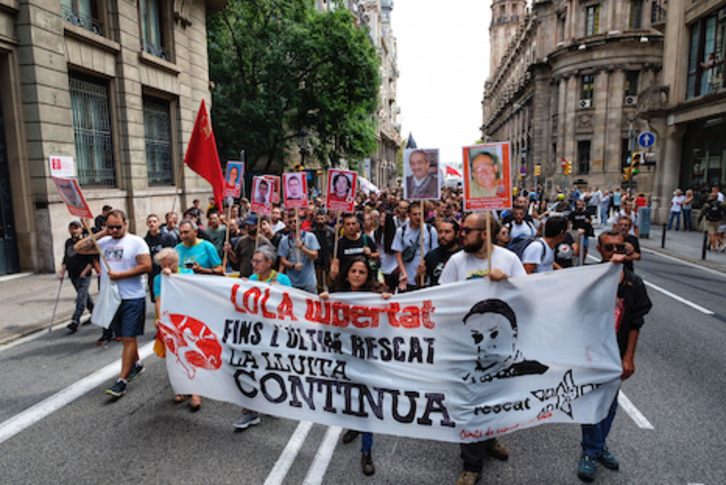 Imagen de la manifestación de Rescat, a su paso por la Vía Laietana. (Oriol CLAVERA)