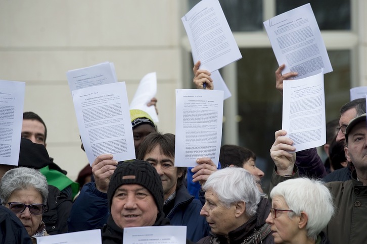 Acción de la PAH contra las cláusulas de vencimiento anticipado en Iruñea. (Iñigo URIZ | FOKU)
