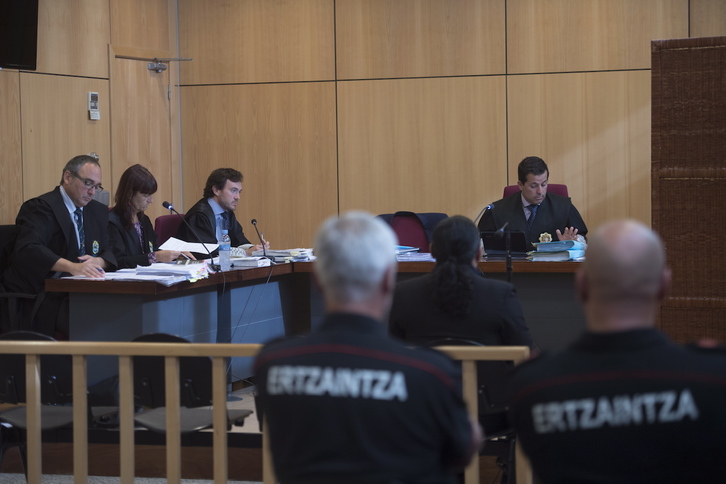 Primera sesión del juicio contra el tatuador denunciado por abusos sexuales. (Juan Carlos RUIZ / FOKU)