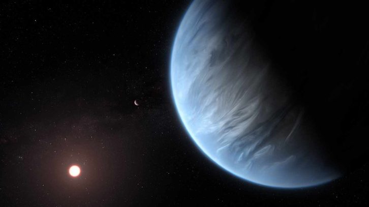 Exoplaneta K2-18b, en cuya atmósfera se ha detectado vapor de agua. 