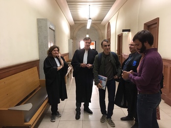 Me Laure Heinich et Laurent Pasquet-Marinacce avec Egoitz Urrutikoetxea et Eneko Aldana d'EH Bai. © Goizeder TABERNA