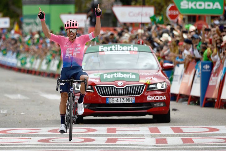 Higuita entra como vencedor en Becerril de la Sierra. (Óscar DEL POZO/AFP)