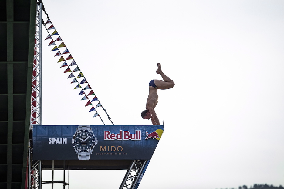Jauziak ezezik, oholtza gainean akrobazia atletikoenak egiteko gauza direla erakutsi dute zenbaitek.(Aritz LOIOLA | FOKU) Jauziak ezezik, oholtza gainean akrobazia atletikoenak egiteko gauza direla erakutsi dute zenbaitek.(Aritz LOIOLA | FOKU)