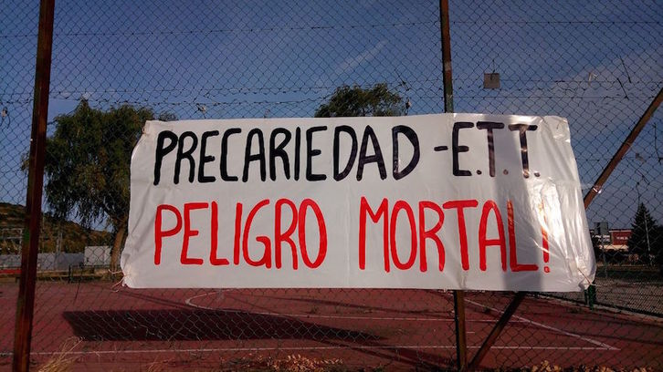 Varias pancartas han denunciado el accidente mortal en Kaseda, Oibar y Zangoza. (@LABNafarroa)