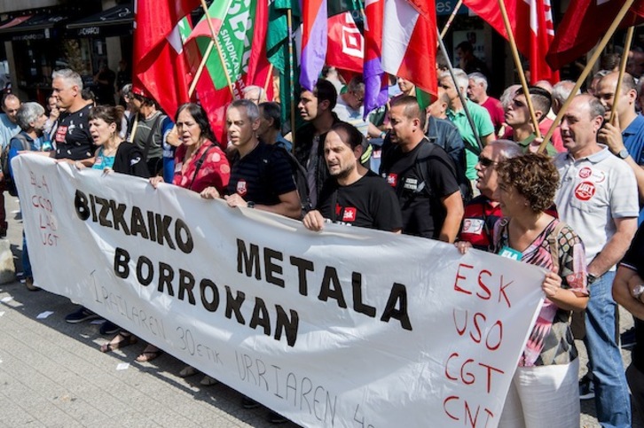 Imagen de una de las movilizaciones de los trabajadores y las trabajadoras del sector del metal de Bizkaia.(Luis JAUREGIALTZO / FOKU) 
