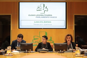 La presidenta de Konfekoop, Rosa María Lavin, a la derecha de la imagen.(Endika PORTILLO / FOKU)