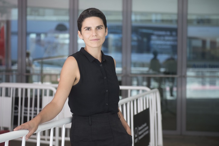 Maddi Barber bigarrenez dator Zinemaldira bere proiektua besapean. (Gorka RUBIO / FOKU)