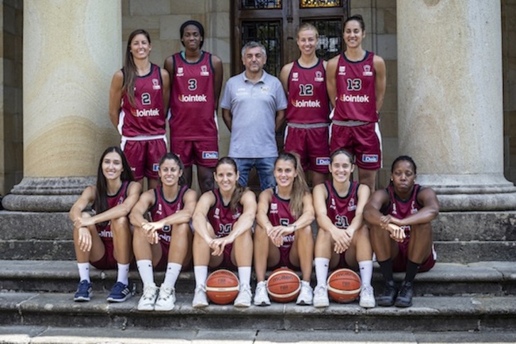 Foto de familia de la plantilla de Lointek Gernika Bizkaia 2019/2020. (Aritz LOIOLA / FOKU)