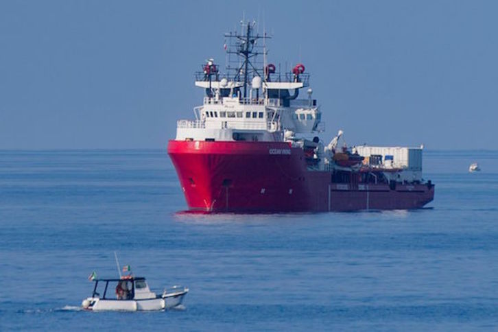 El barco de rescate Ocean Viking. (Alessandro SERRANO/AFP)