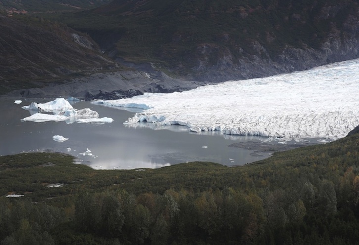 El calentamiento climático ha provocado una pérdida de masa glacial en los glaciares de las montañas Kenai de Alaska. (Joe RAEDLE/AFP)