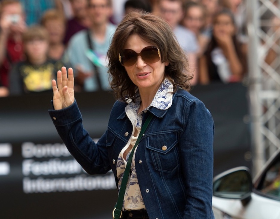 Juliette Binoche, a su llegada a Donostia. (Ander GILLENEA / AFP)