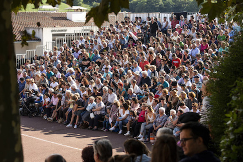 Le public a répondu présent lors de la première représentation à Ayherre. ©Guillaume Fauveau 