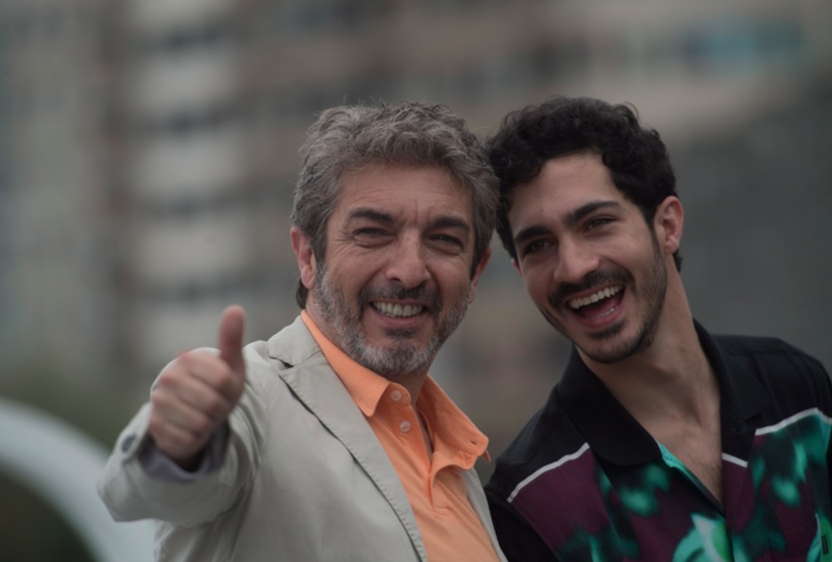 Ricardo eta Chino Darin, aita eta semea, ‘La odisea de los Giles’ lanaren photocallean. (Juan Carlos RUIZ / FOKU)