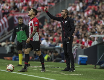Garitano junto a Yuri en un partido de la temporada pasada. (Marisol RAMIREZ / FOKU)