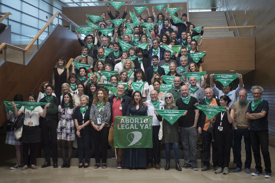 Zapi berdeak soinean Argentinan abortu librearen eskatuz. (Juan Carlos RUIZ / FOKU)