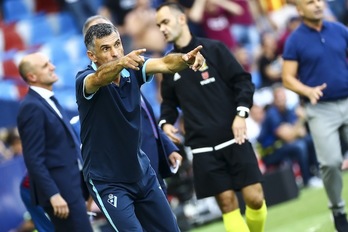 Mendilibar da instrucciones en el partido del pasado sábado en Valencia (LOF)