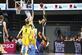 Axel Bouteille ha sido la principal sorpresa de uno Bilbao Basket bien asentado en su redebut. (E. COBOS / ACB PHOTO)