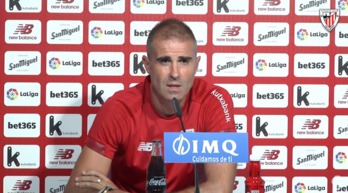 Garitano durante la rueda de prensa en Lezama. (@AthleticClub)