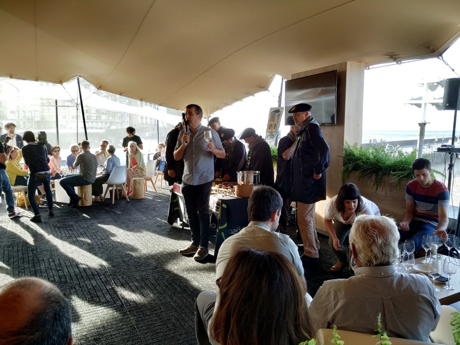 Culinary Cinema saileko ‘Gazta’ filmearen aitzakiarekin, Idiazabal gazta eta txakolin dastaketa. (NAIZ)