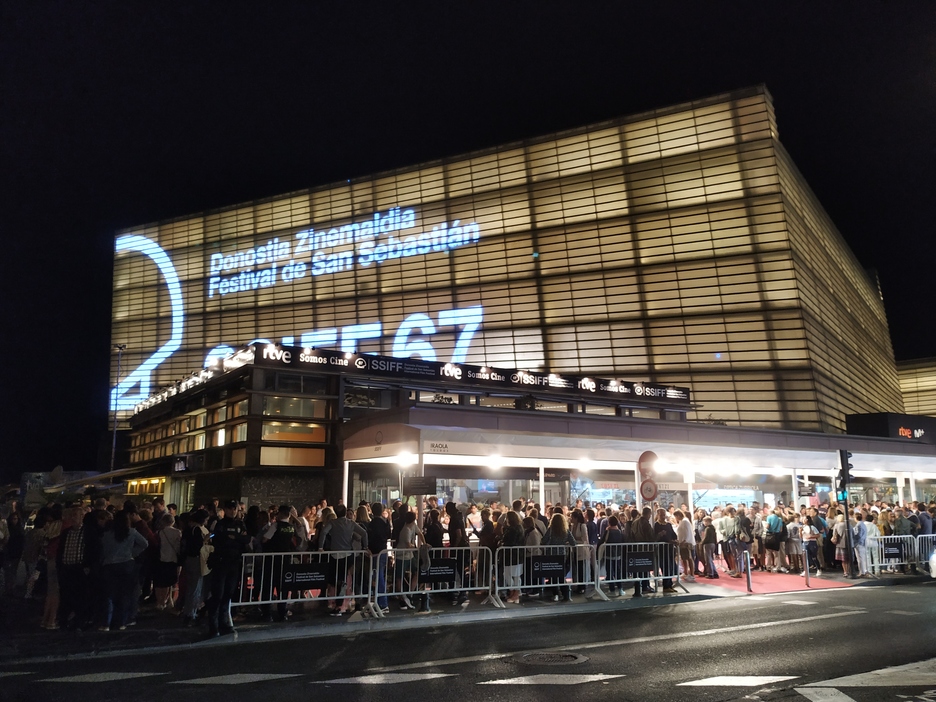 Ostiral gaua Kursaal kanpoan... (NAIZ)