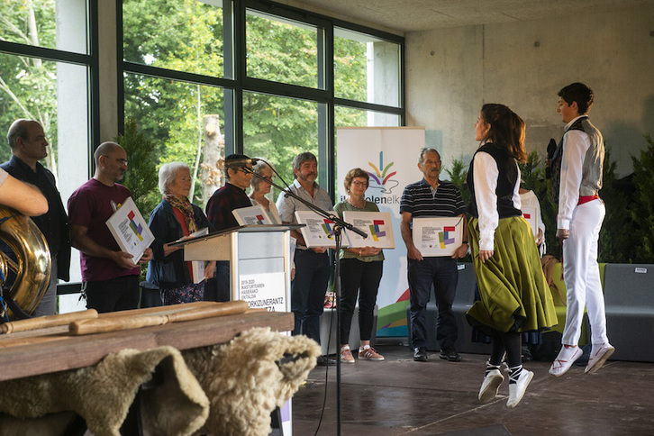 Azken 50. urteetan Seaskako lehendakari izandkoek omenaldi beroa jaso dute Baionan. Guillaume FAUVEAU