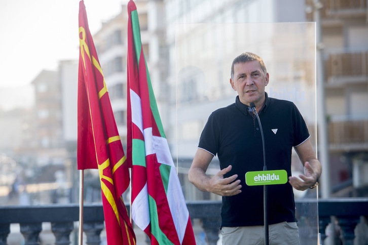 Arnaldo Otegi, en su comparecencia en Zarautz. (Juan Carlos RUIZ | FOKU)