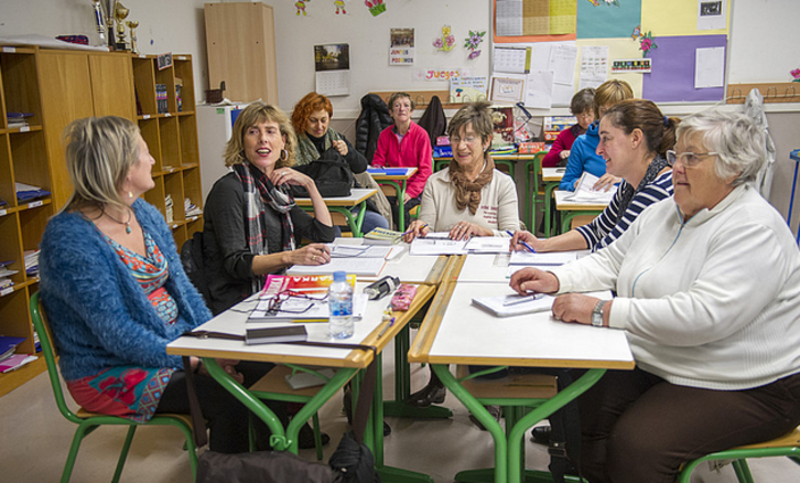 Una clase para adultos organizada por AEK. (Marisol RAMIREZ/FOKU)