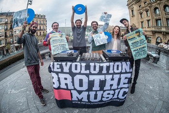 Jamrockeko antolatzaileak eta parte hartzaileetako batzuk. (Jon URBE / FOKU)