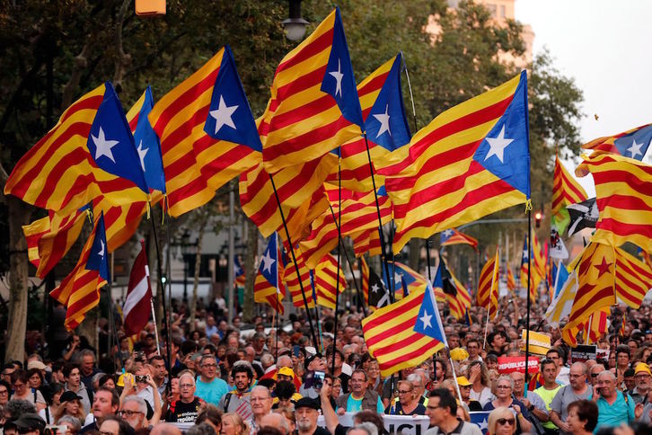 Los manifestantes han llenado por la tarde las calles de Barcelona. (Pau BARRENA / AFP)