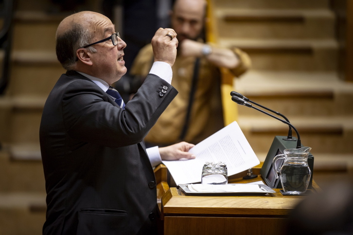 Carmelo Barrio, del PP, ha llevado la iniciativa al Parlamento. (Jaizki FONTANEDA/FOKU)