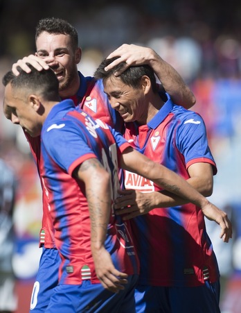 Denboraldiko une goxoena bizitzen ari dira armaginak. (Juan Carlos RUIZ/FOKU)