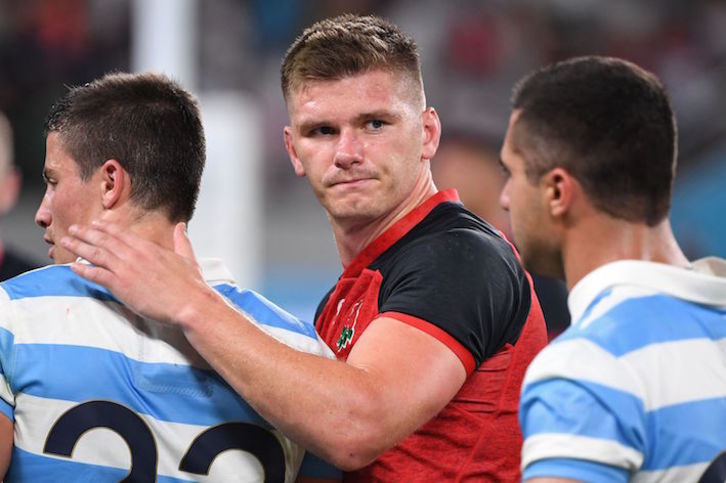 El inglés Farrell saluda a sus rivales argentinos tras haberles ganado. (William WEST/AFP