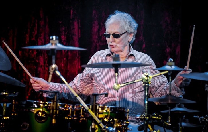 Ginger Baker en una de sus actuaciones. (NAIZ)