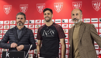 Kodro, Ibai y San José, tres de los fichajes que aparecen en la memoria, celebrando un gol la temporada pasada. (Mariso RAMIREZ / FOKU)