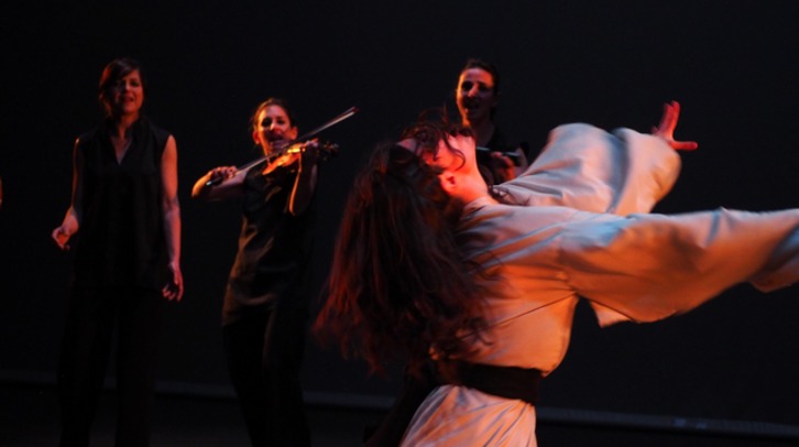 Garazi López de Armentia en medio de su interpretación. (ARRIAGA ANTZOKIA)