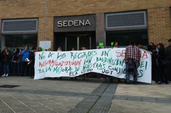 Concentración de trabajadores de Sedena durante la huelga de tres días que llevaron a cabo recientemente. (LAB)