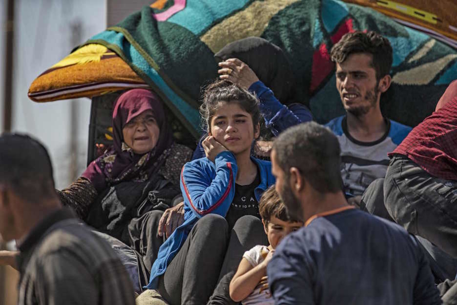 Refugiados en la localidad de Hassakeh. (DELIL SOULEIMAN / AFP)