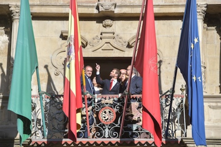 Casado, en el balcón desde el que se lanza el Txupinazo sanferminero. (Idoia ZABALETA/FOKU)