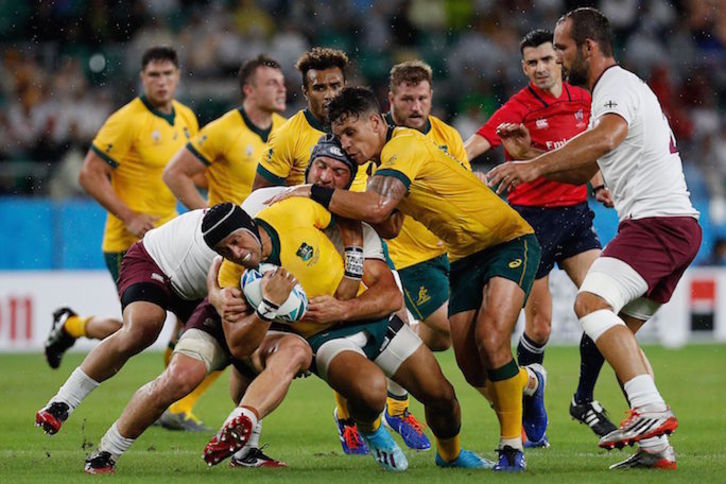 Georgia se ha batido el cobre en defensa para frenar a los australianos. (ADRIAN DENNIS / AFP)