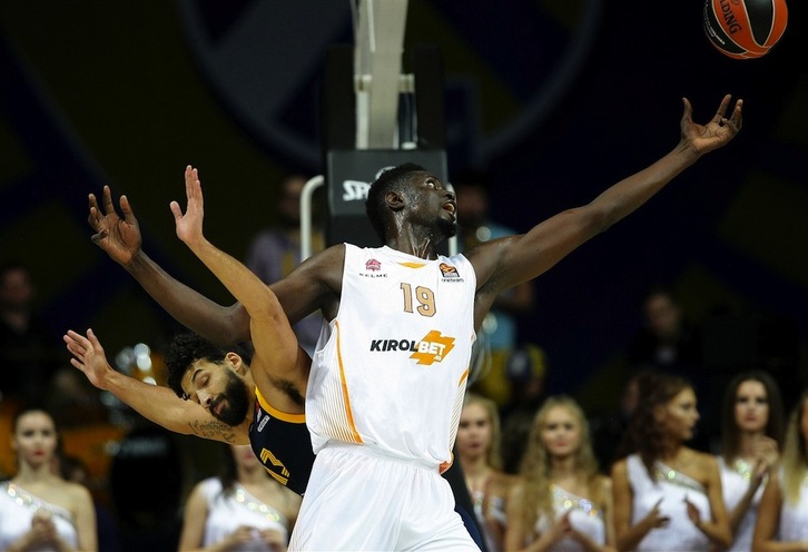 Esta vez, el protagonismo de Youssoupha Fall ha sido negativo. (EUROLEAGUE.NET)