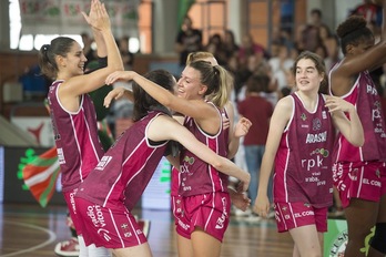 Izaskun García ha corrido hasta la extenuación y su última canasta ha traído el triunfo. (Monika DEL VALLE / FOKU)