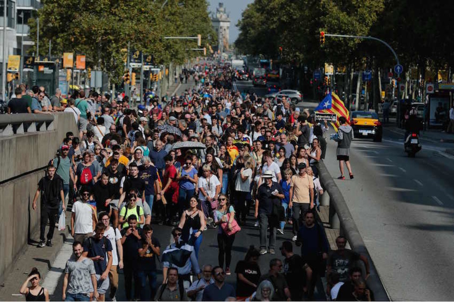 Una marcha de protesta en Barcelona. (Pau BARRENA/AFP)