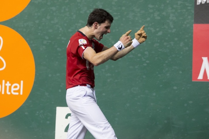 Altuna, tantoa ospatzen (Iñigo URIZ / FOKU)