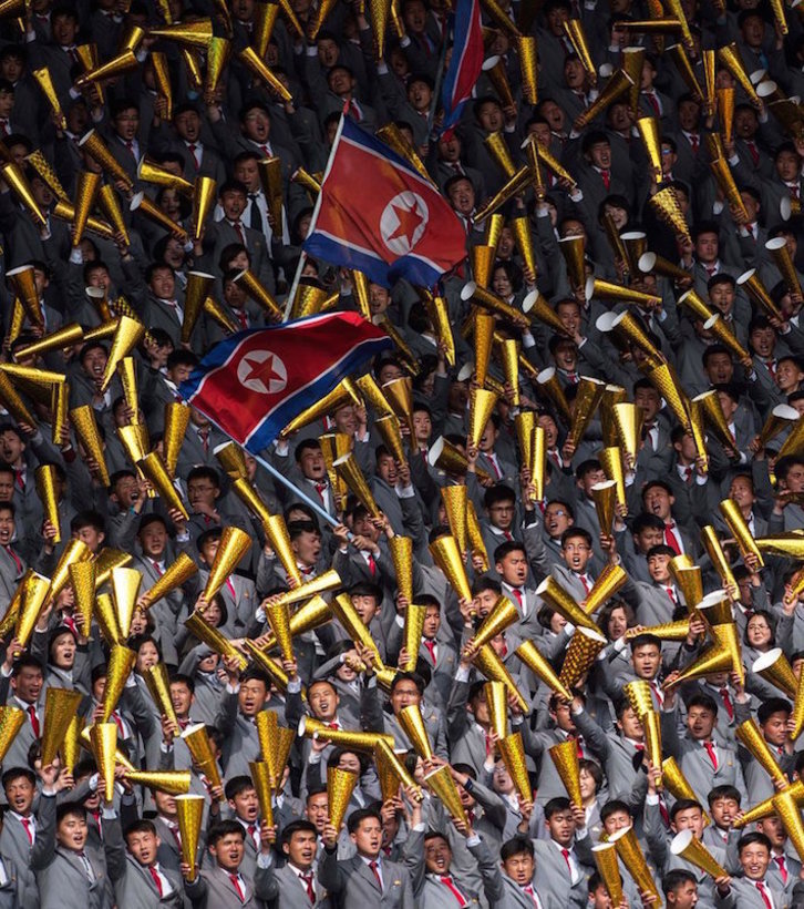 Aficionados norcoreanos en un evento deportivo. (FIFA)
