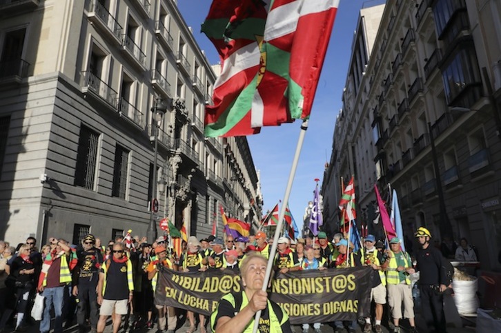 Harrera beroa jaso dute euskal pentsiodunek Madrilen. (J. DANAE/FOKU)