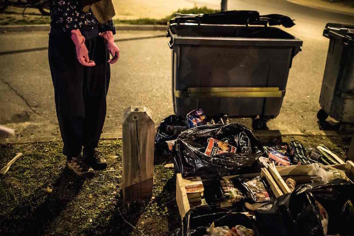 Imagen tomada el 24 de setiembre de 2015 en el sur de Lyon de alimentos deshechados por supermercados. (Jean PHILIPPE/AFP)