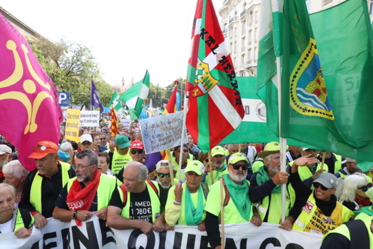 El grupo de pensionistas vascos que ha acudido a Madrid. (J.DANAE/FOKU)